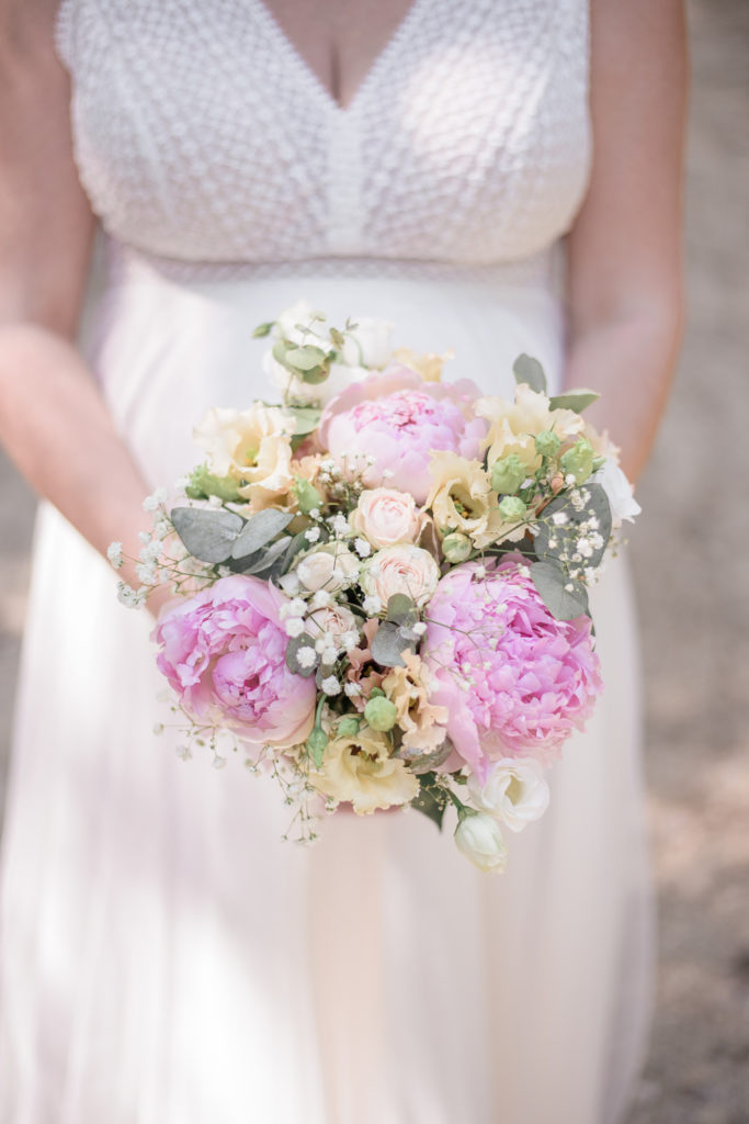bouquet photographe mariage photo miribel lyon les echets rose naturel pivoine marié